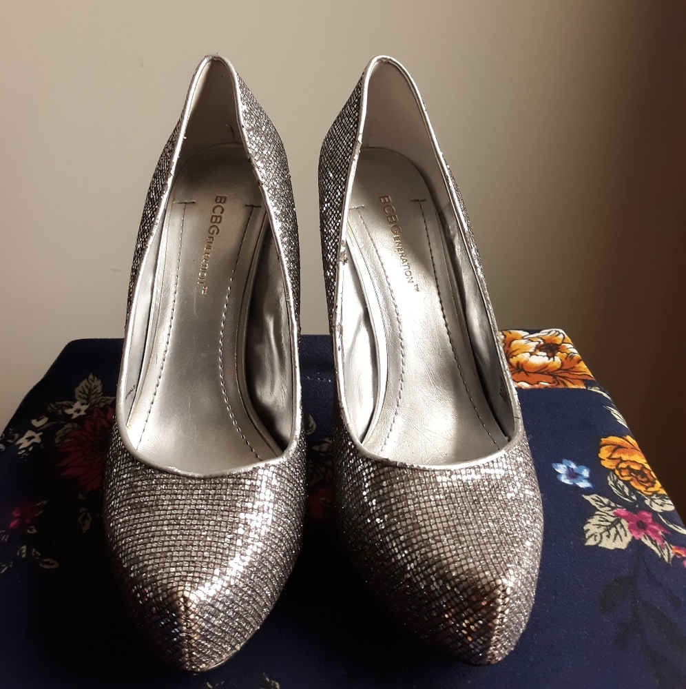 Silver Heels - Picture 2 of 4